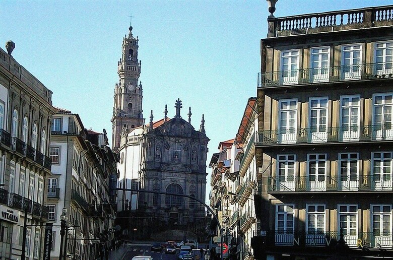 Home @ Porto Cl�rigos Apartment