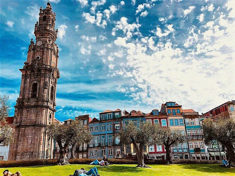 Home @ Porto Cl�rigos Apartment
