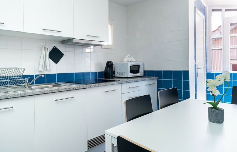 Home @ Porto Cl�rigos Apartment