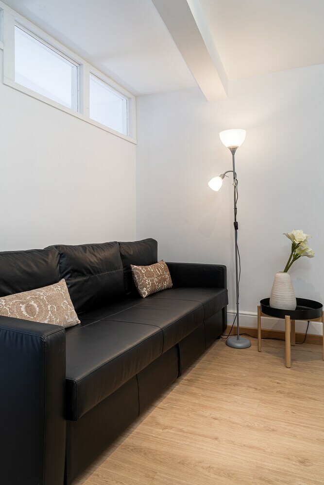 Home @ Porto Cl�rigos Apartment