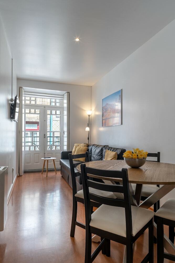 Home @ Porto Cl�rigos Apartment