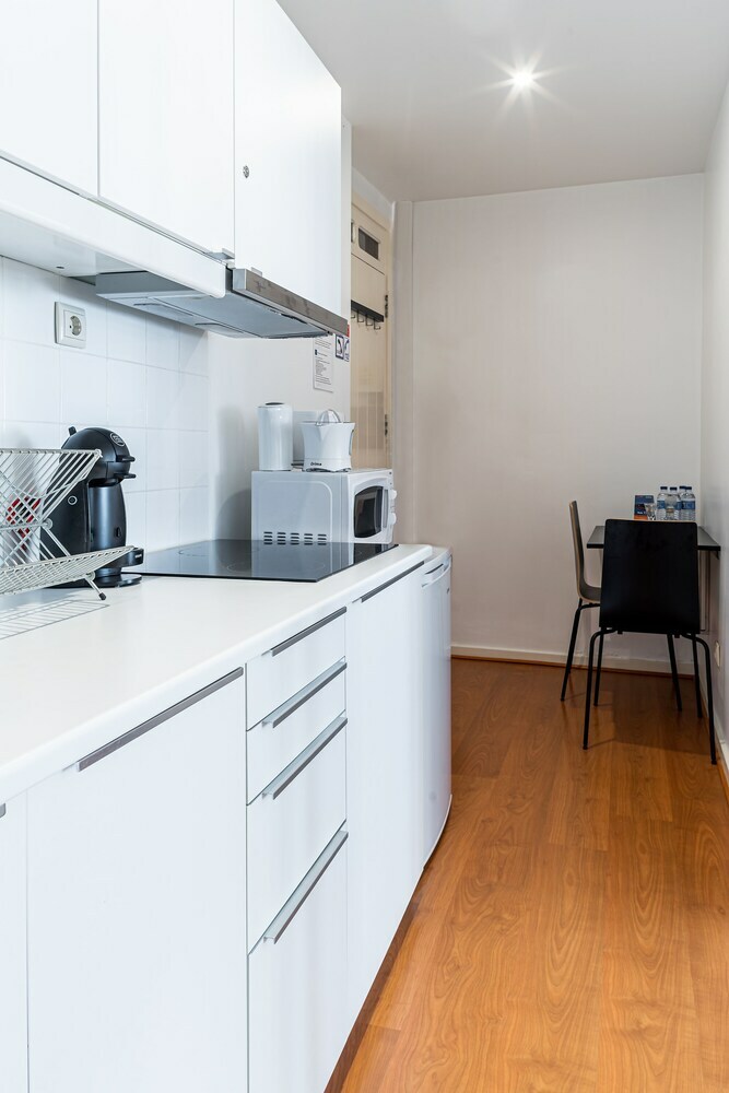 Home @ Porto Cl�rigos Apartment