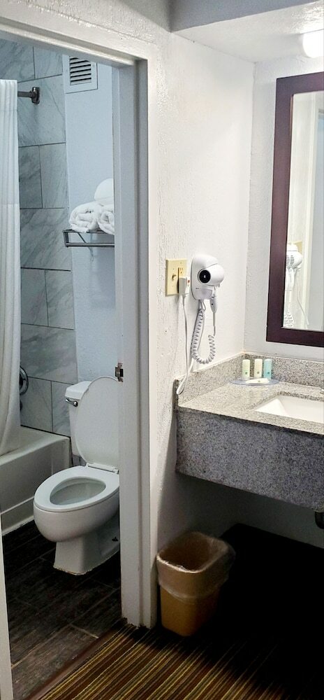 Hotel Quality Inn & Suites University Area