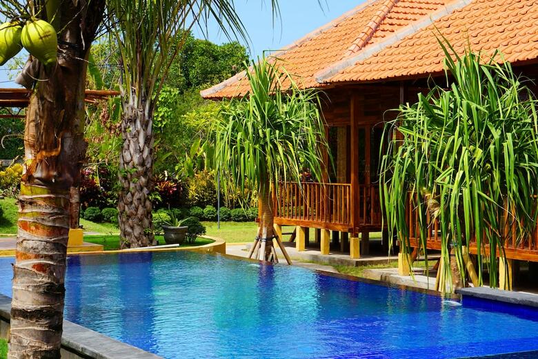 Bed & Breakfast Ocho Bali Surf Camp