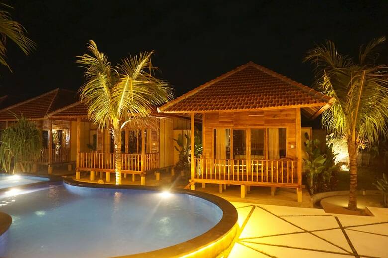 Bed & Breakfast Ocho Bali Surf Camp