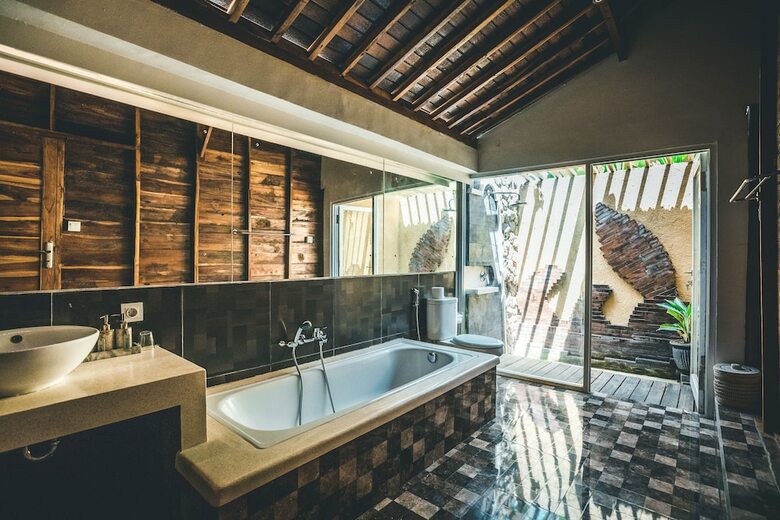 Bed & Breakfast Ocho Bali Surf Camp