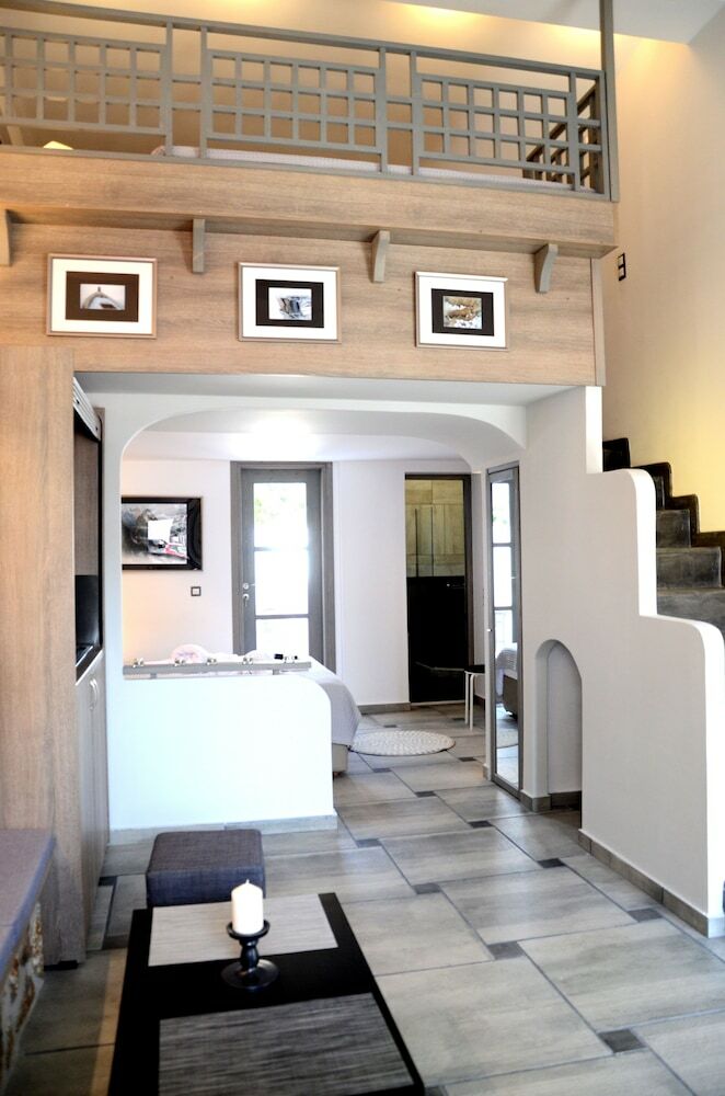 Residencia Em Gard Suites