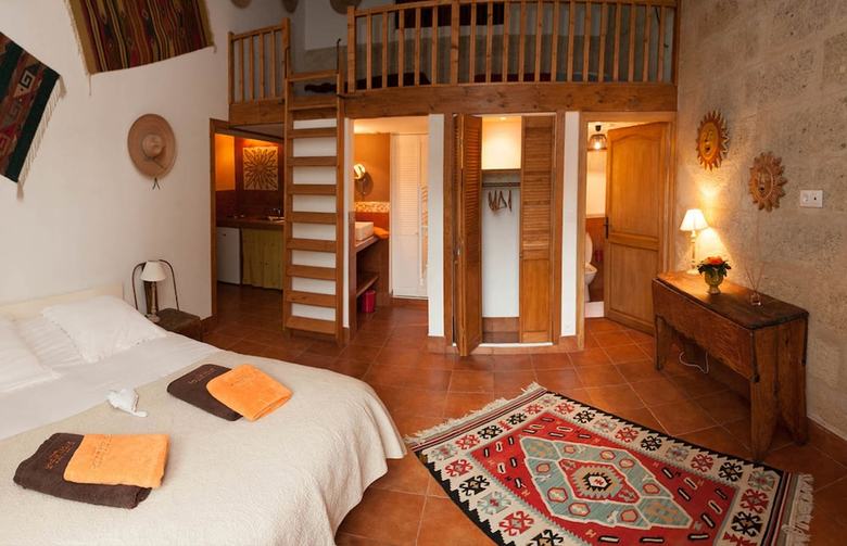 Bed & Breakfast Ch�teau Latour Segur Suites & Spa