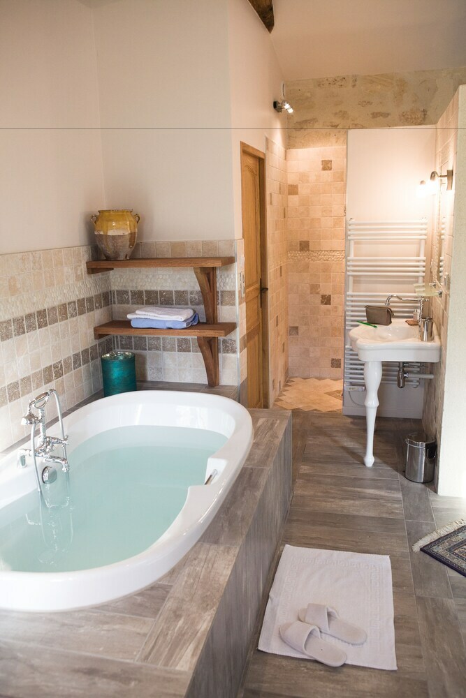 Bed & Breakfast Ch�teau Latour Segur Suites & Spa