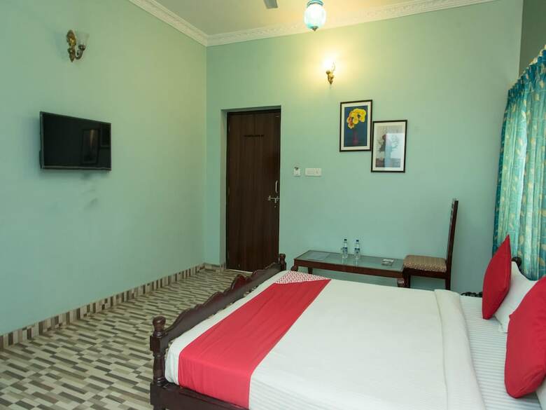 Oyo 14119 Hotel Manwar