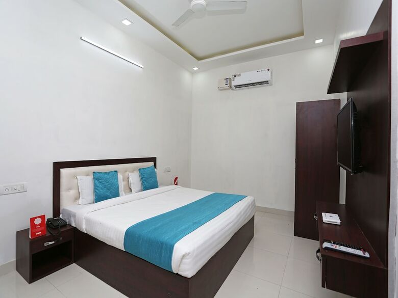 Hotel Oyo 14971 C D Guest House