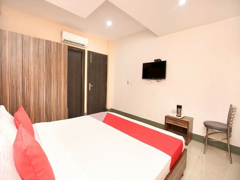 Oyo 15030 Hotel Ess Pee Grand