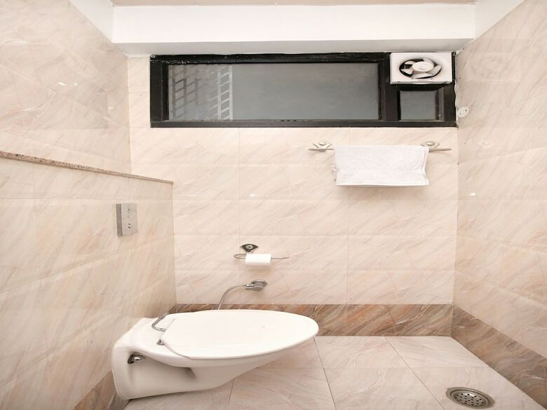 Oyo 15030 Hotel Ess Pee Grand
