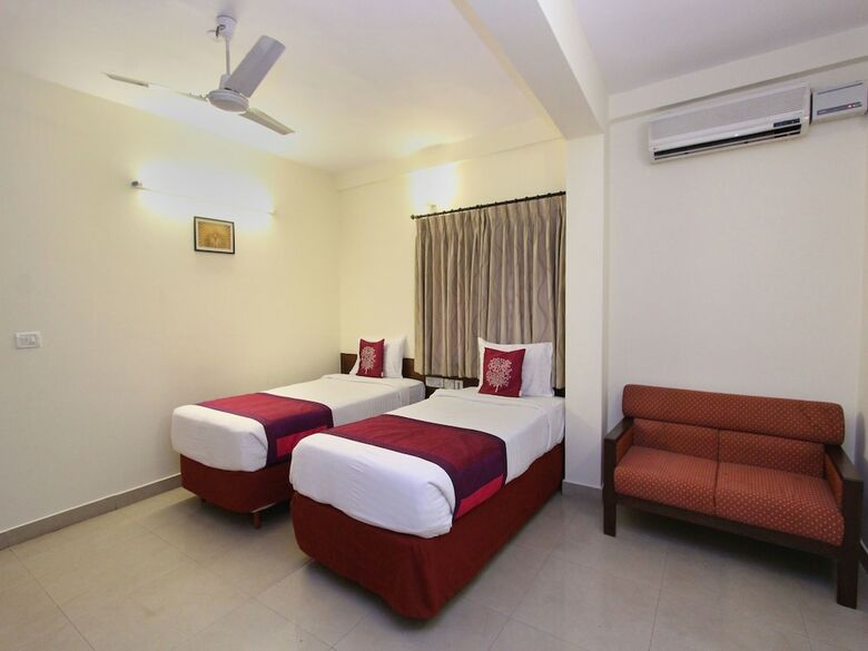 Hotel Oyo 8884 The City Living