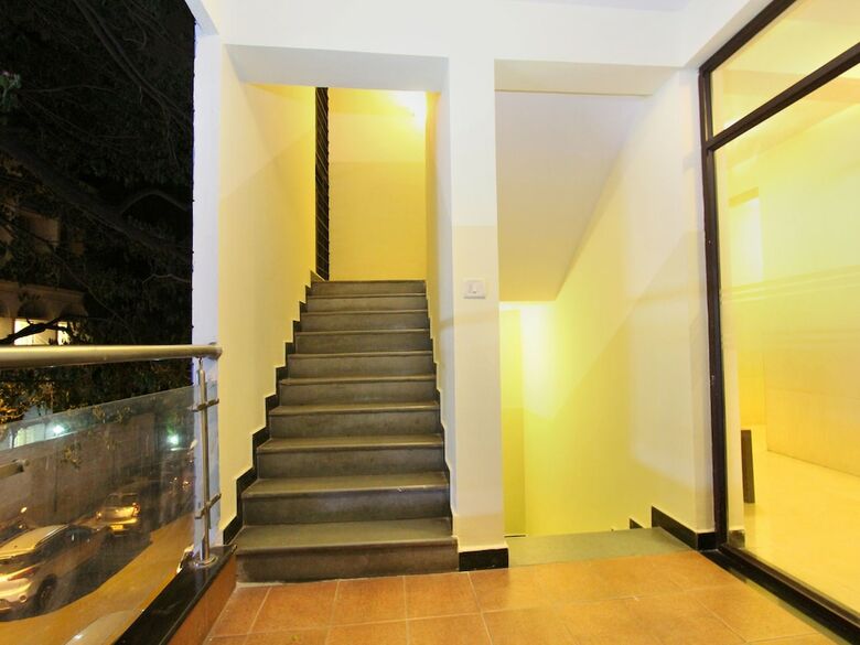 Hotel Oyo 8884 The City Living