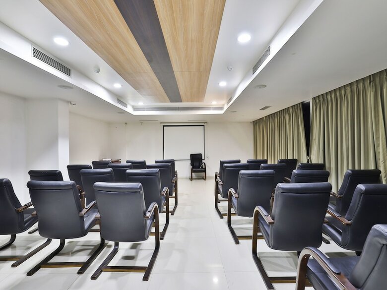 Aparthotel Oyo 13479 Hotel Grand Nakshatra