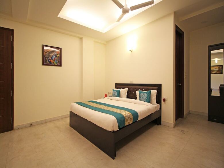 Hotel Oyo 5216 Aksh Palace
