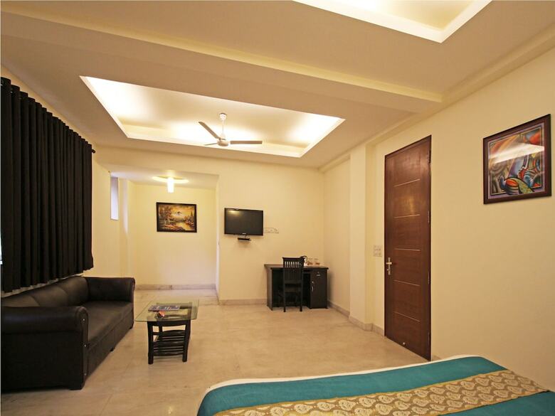 Hotel Oyo 5216 Aksh Palace