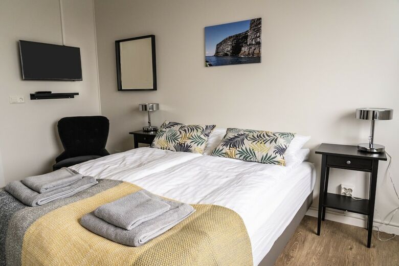 Hotel Black Beach Guesthouse