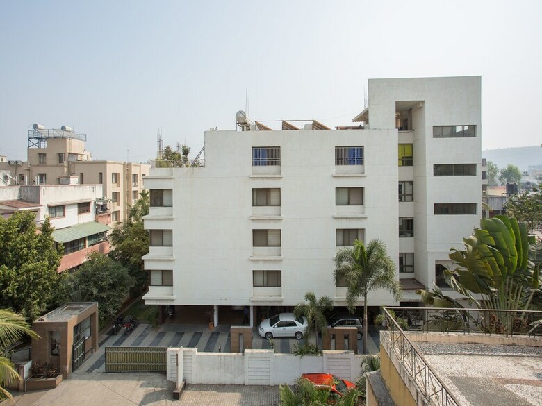 Oyo 11219 Hotel Corporate Stay