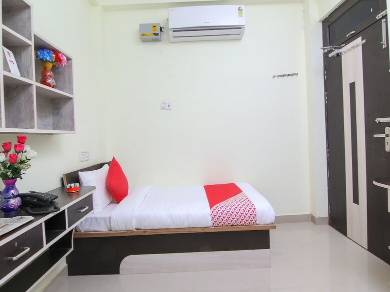 Hotel Oyo 12446 Shree Sai Guest House