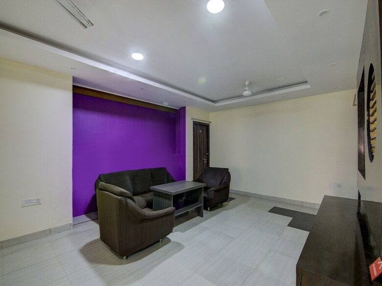 Hotel Oyo 12812 Four Seasons Villa