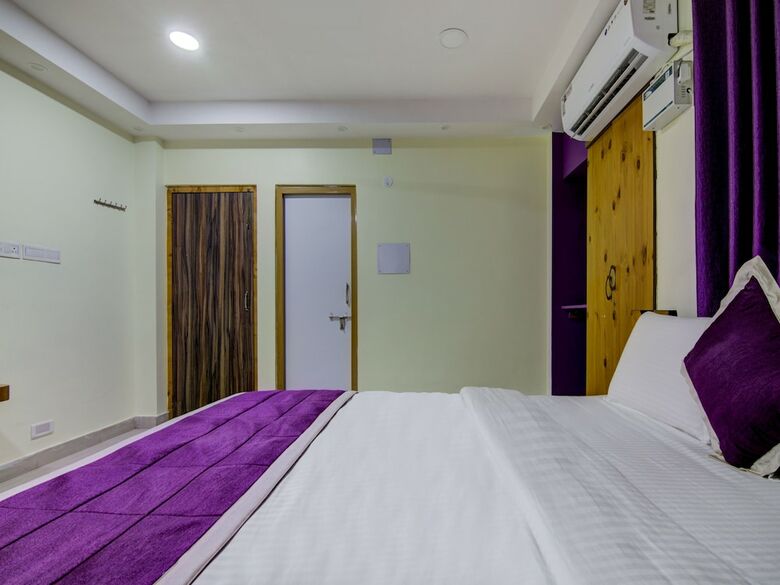 Hotel Oyo 12812 Four Seasons Villa