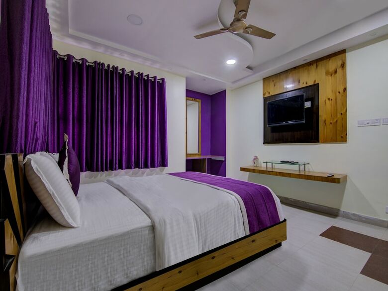 Hotel Oyo 12812 Four Seasons Villa