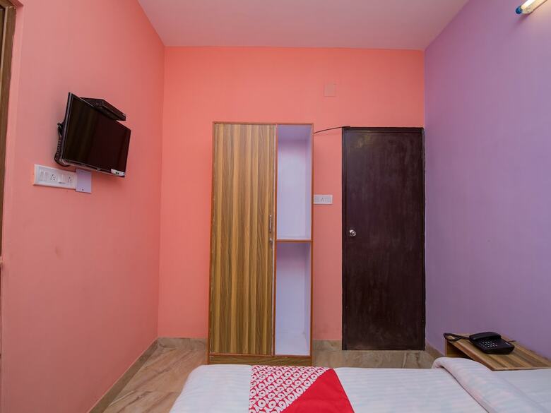 Hotel Oyo 10880 Silver Inn