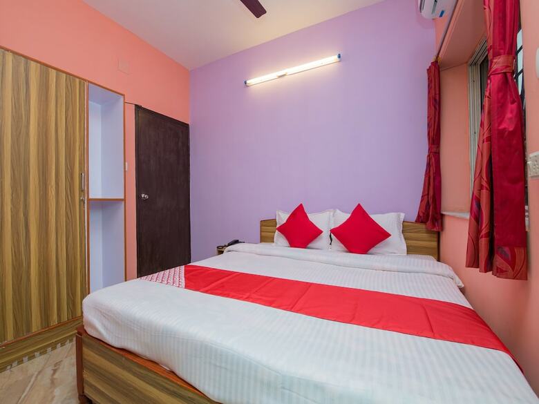 Hotel Oyo 10880 Silver Inn