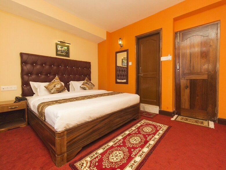 Hotel Oyo 12370 Royal Sarava