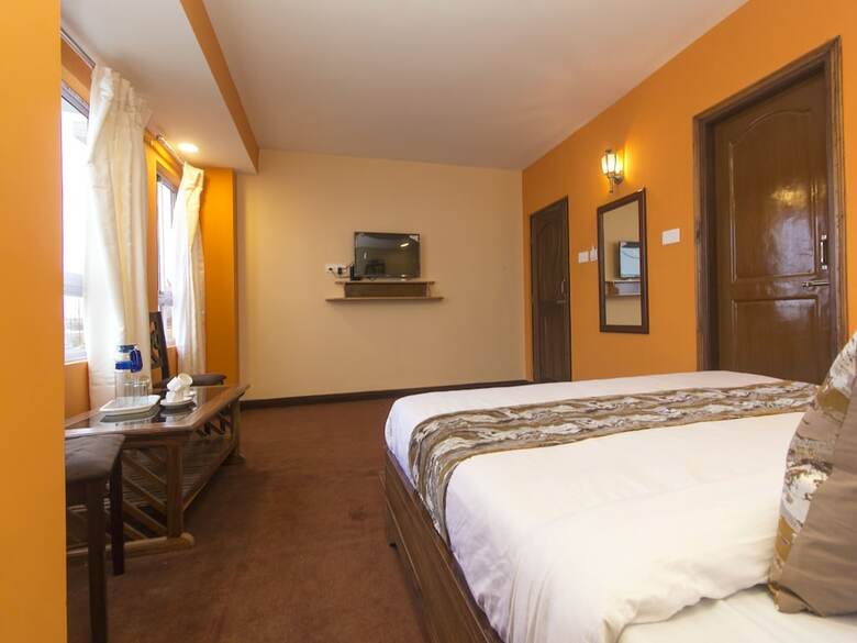 Hotel Oyo 12370 Royal Sarava