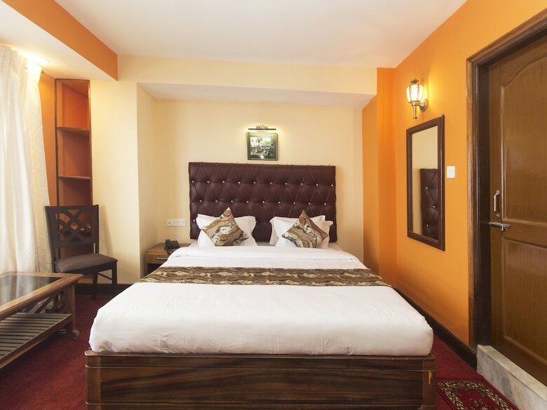 Hotel Oyo 12370 Royal Sarava