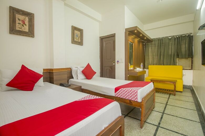 Hotel Oyo 12327 The Mapple