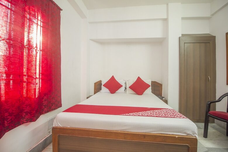 Hotel Oyo 12327 The Mapple
