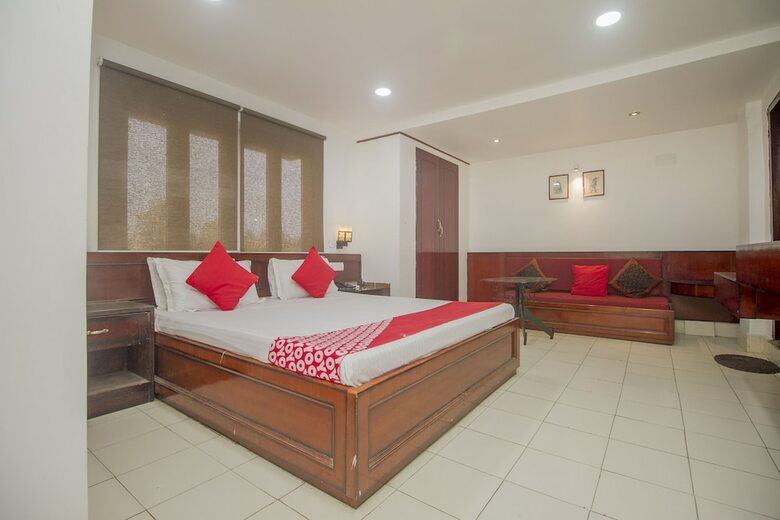Hotel Oyo 12327 The Mapple