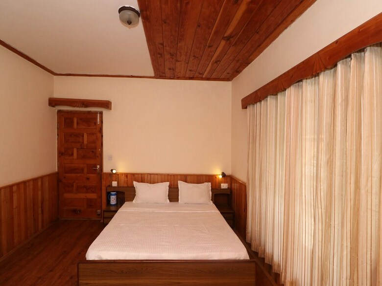 Oyo 13694 Home Elegant 2bhk Cottage Mall Road