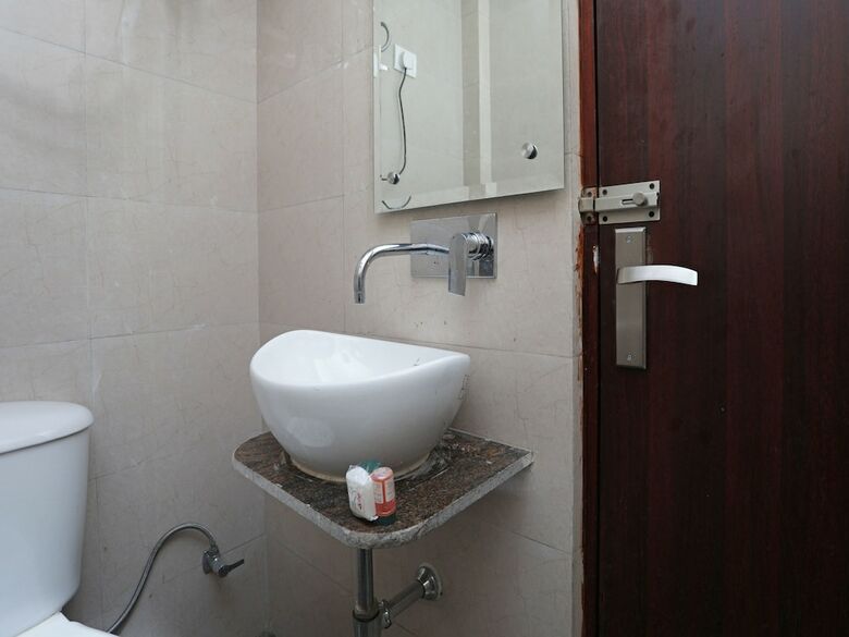 Oyo 12503 Hotel Corner Point
