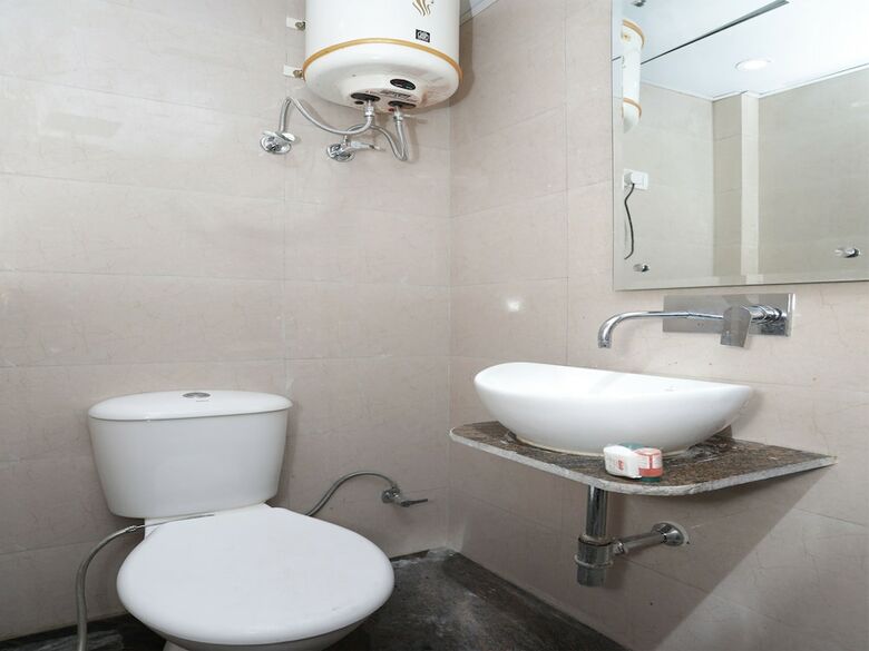 Oyo 12503 Hotel Corner Point