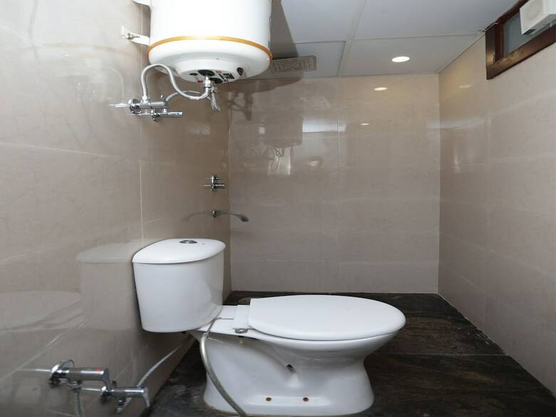 Oyo 12503 Hotel Corner Point