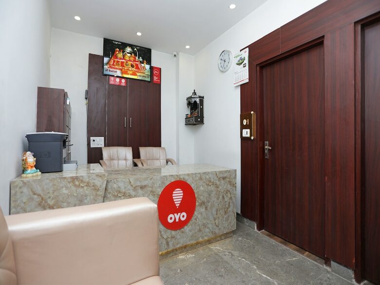 Oyo 12503 Hotel Corner Point