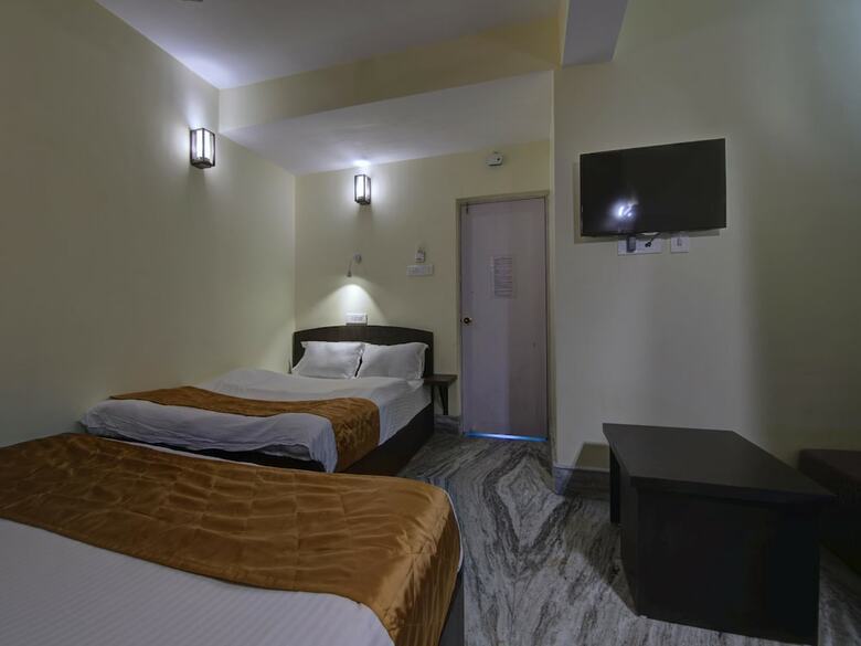 Oyo 13465 Greendot Hotel