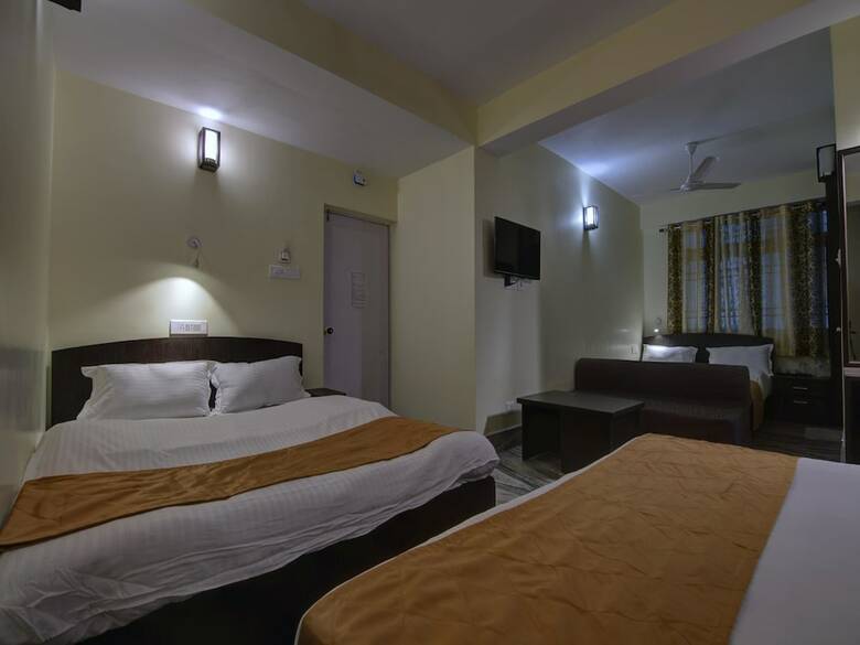 Oyo 13465 Greendot Hotel