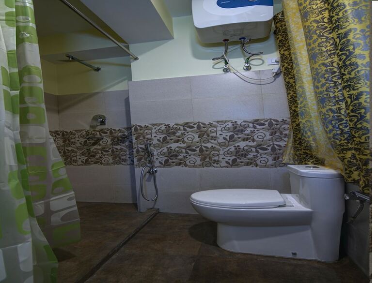 Oyo 13465 Greendot Hotel