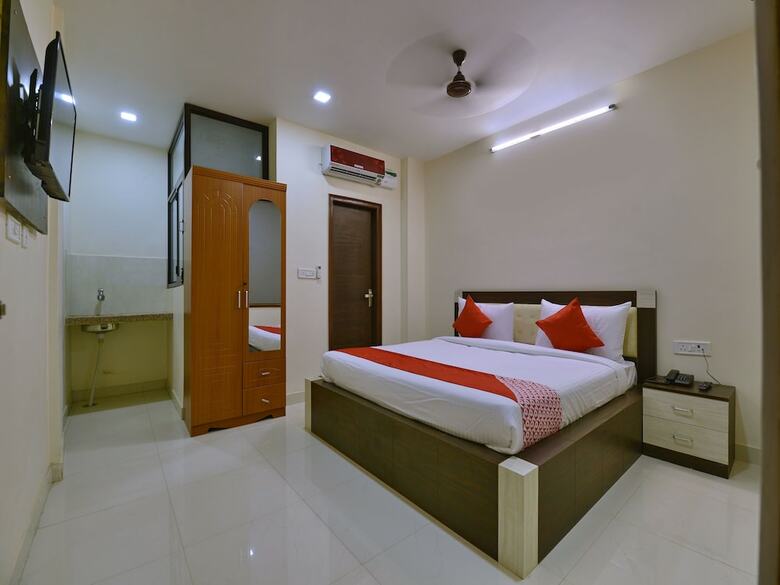 Hotel Oyo 12381 The New Heritage Heights View