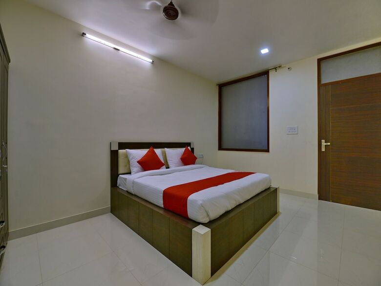 Hotel Oyo 12381 The New Heritage Heights View