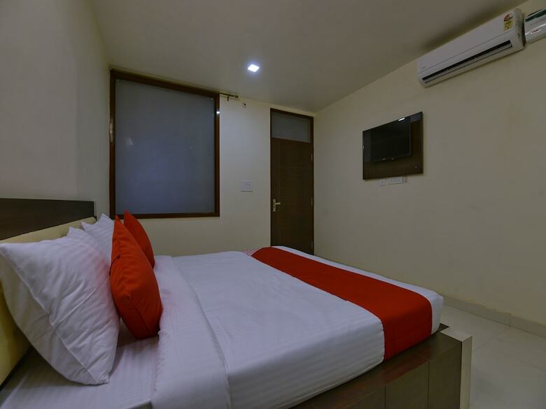 Hotel Oyo 12381 The New Heritage Heights View