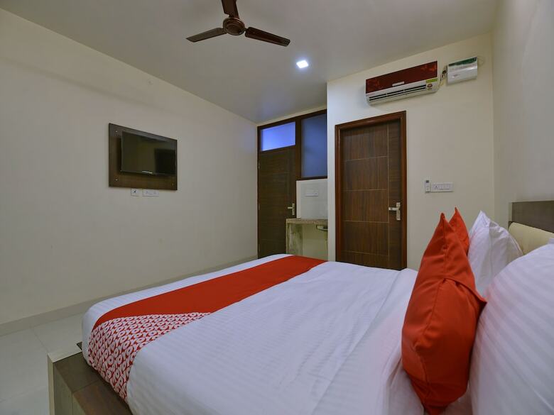 Hotel Oyo 12381 The New Heritage Heights View
