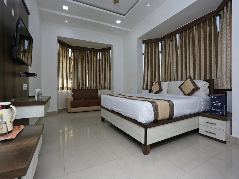 Capital O 10970 Hotel Krishna Palace