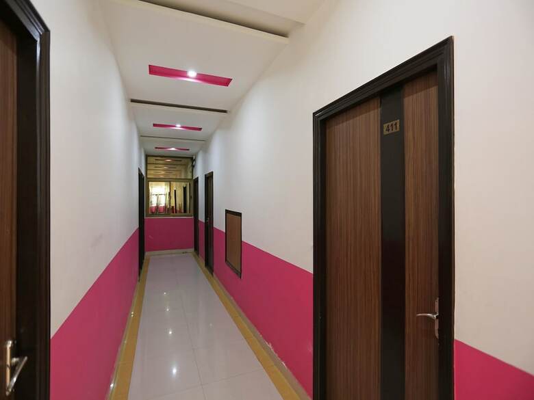 Capital O 10970 Hotel Krishna Palace